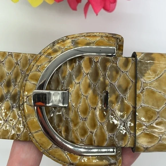 Banana Republic | Accessories | Banana Republic Tan  display picture 3